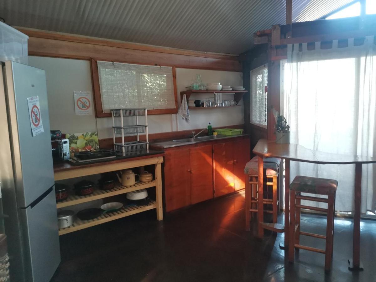 Amapondo Backpackers Lodge Port Saint Johnʼs Esterno foto