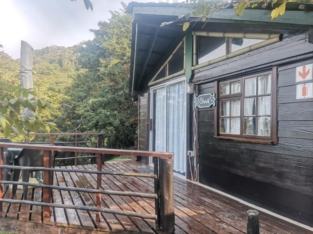 Amapondo Backpackers Lodge Port Saint Johnʼs Esterno foto