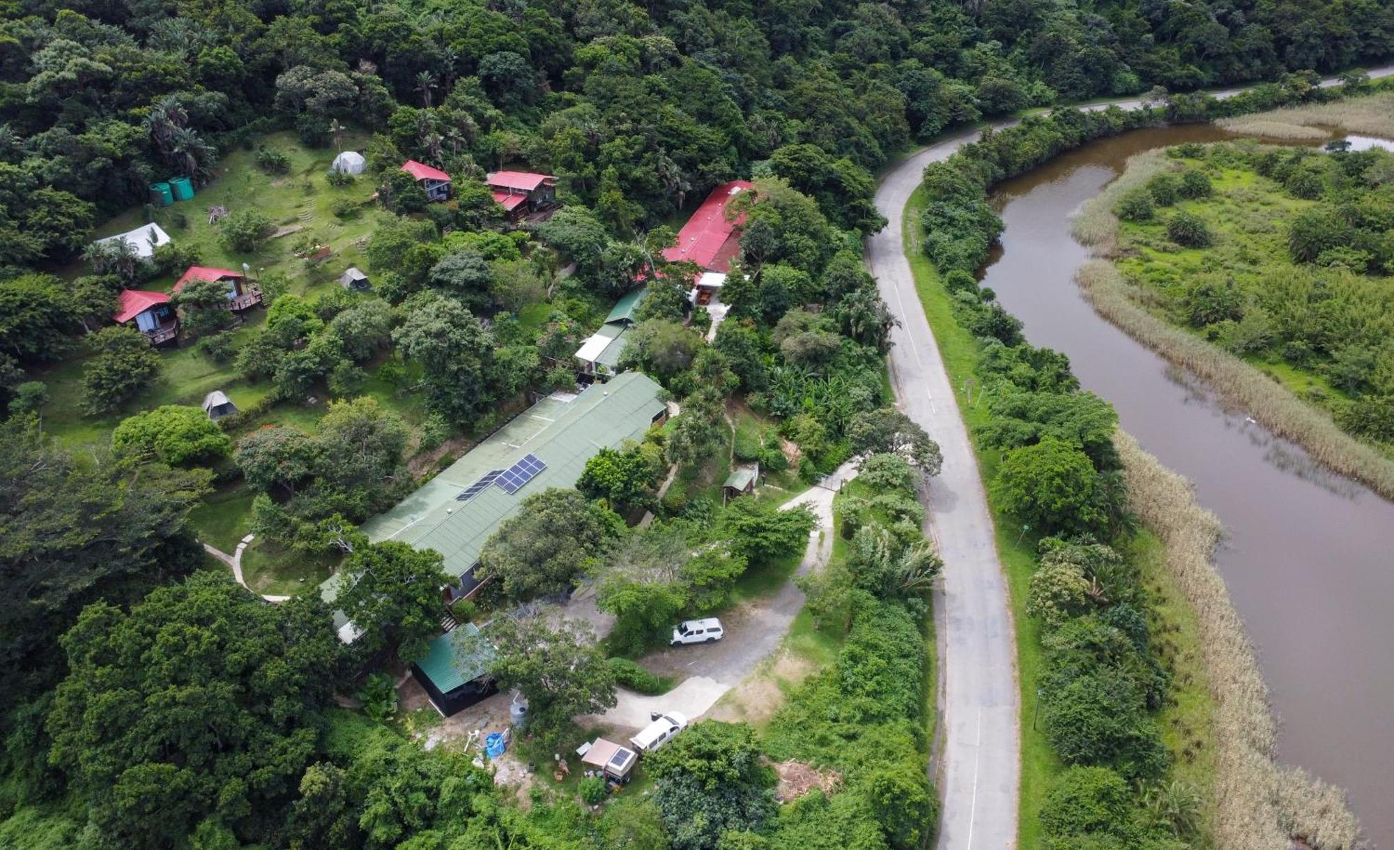 Amapondo Backpackers Lodge Port Saint Johnʼs Esterno foto