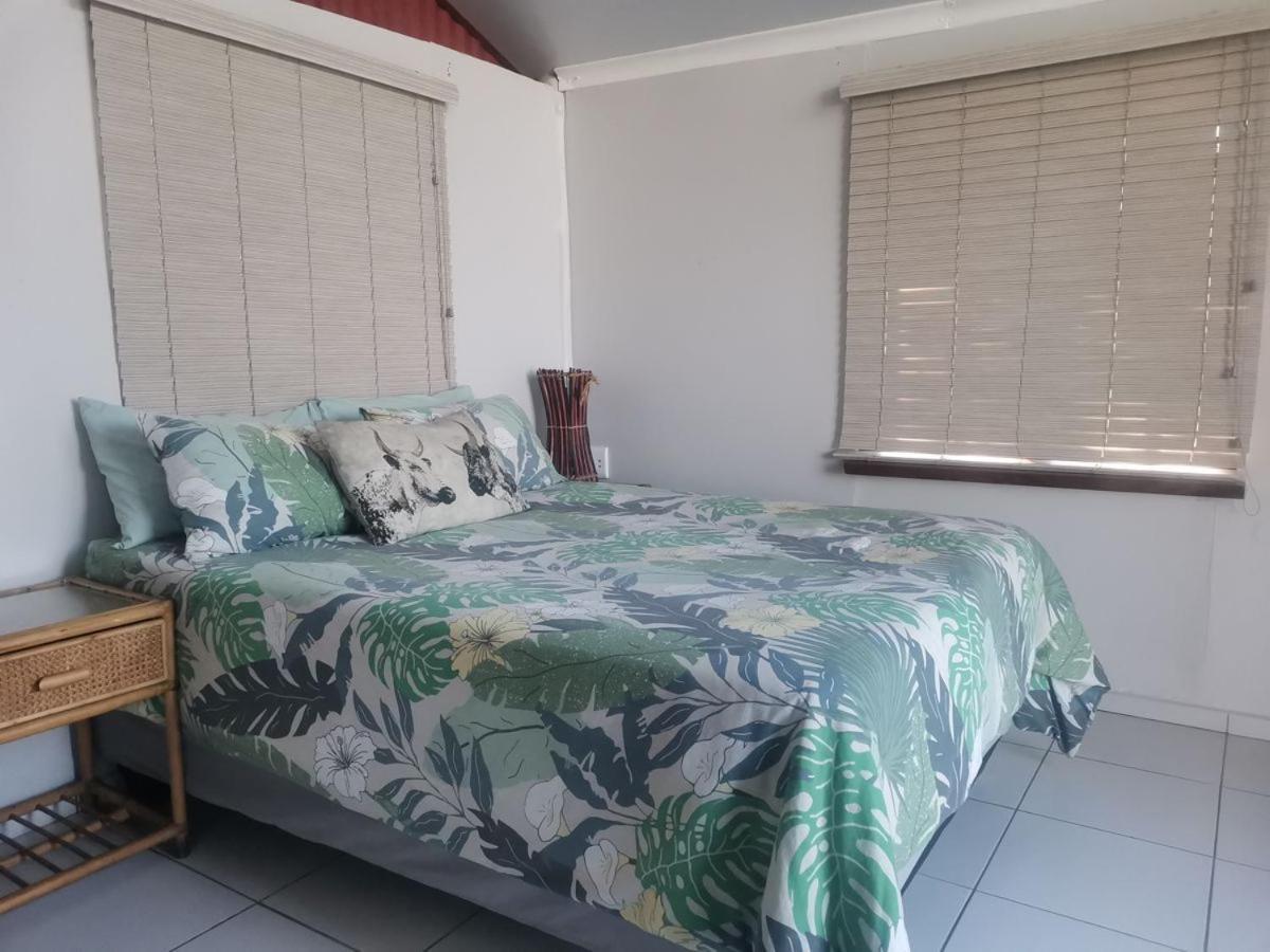 Amapondo Backpackers Lodge Port Saint Johnʼs Esterno foto